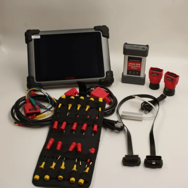 محتويات طقم Autel MS908CV II بما في ذلك التابلت ووحدة J2534 ووصلات الفحص.